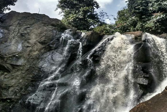 Menikmati Keindahan Curug Sewu di Musim Kemarau