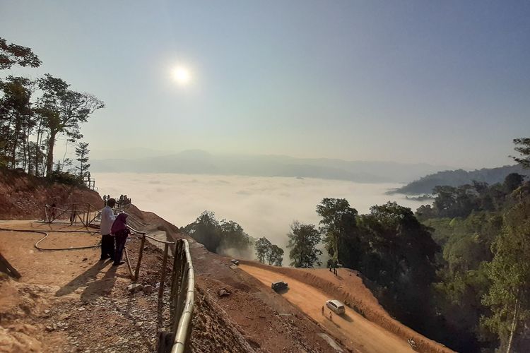 Fenomena Negeri di Atas Awan yang Viral