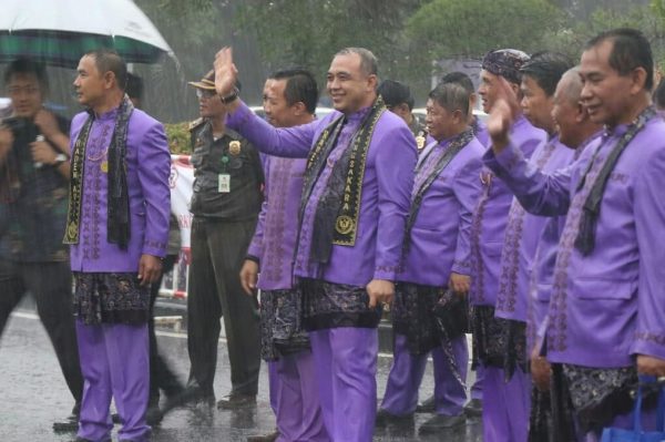 Meski Diguyur Hujan Karnaval HUT Kabupaten Tangerang Tetap Meriah