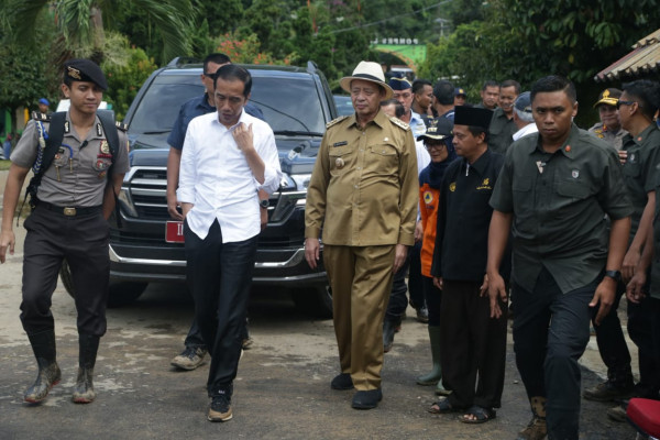 Gubernur Dampingi Presiden Jokowi Tinjau Lokasi Banjir Bandang Lebak