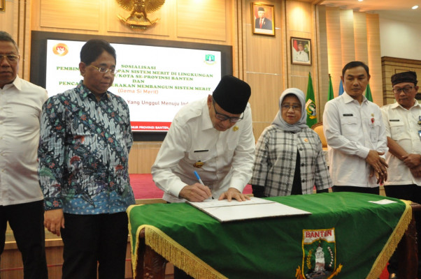 Hadiri Gema Merit, Gubernur WH: Sejauhmana Otoritas Gubernur Dalam Menentukan Pejabatnya?