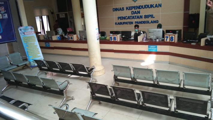 Hentikan Sementara Pelayanan Dukcapil, Gubernur Imbau Masyarakat Gunakan Sistem Online.