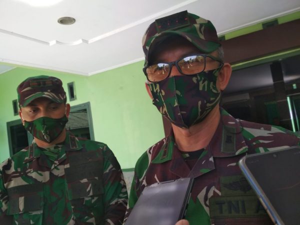 Pendisiplinan New Normal, Personel TNI Jaga Titik Keramaian di Banten