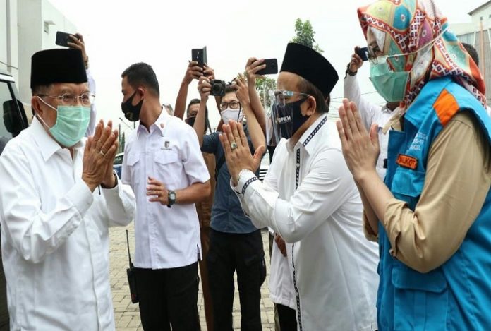 Untuk Masjid di Provinsi Banten, DMI Serahkan 1.000 Sprayer