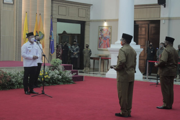 Lantik Pjs Bupati Pandeglang & Serang, Wagub: Sukseskan Pilkada Tanpa Bahayakan Masyarakat