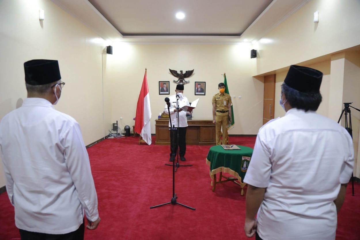 Gubernur Wahidin Lantik Kepala Dinas Perkim dan Asisten Ekbang Setda Provinsi Banten