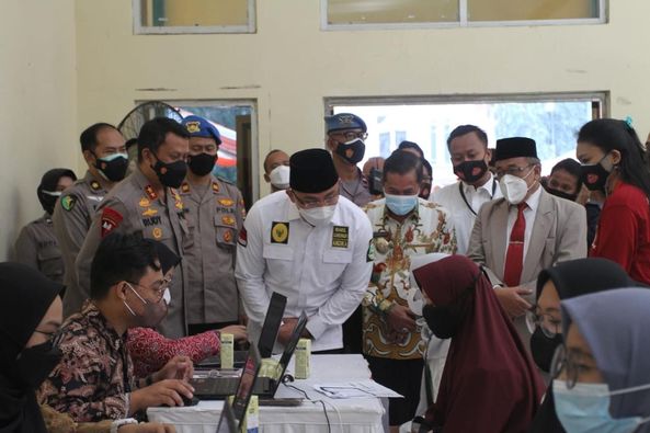 Buka Gerakan Vaksinasi Mahasiswa Nasional di UIN SMH Banten, Wagub Andika Apresiasi  DEMA PTKIN