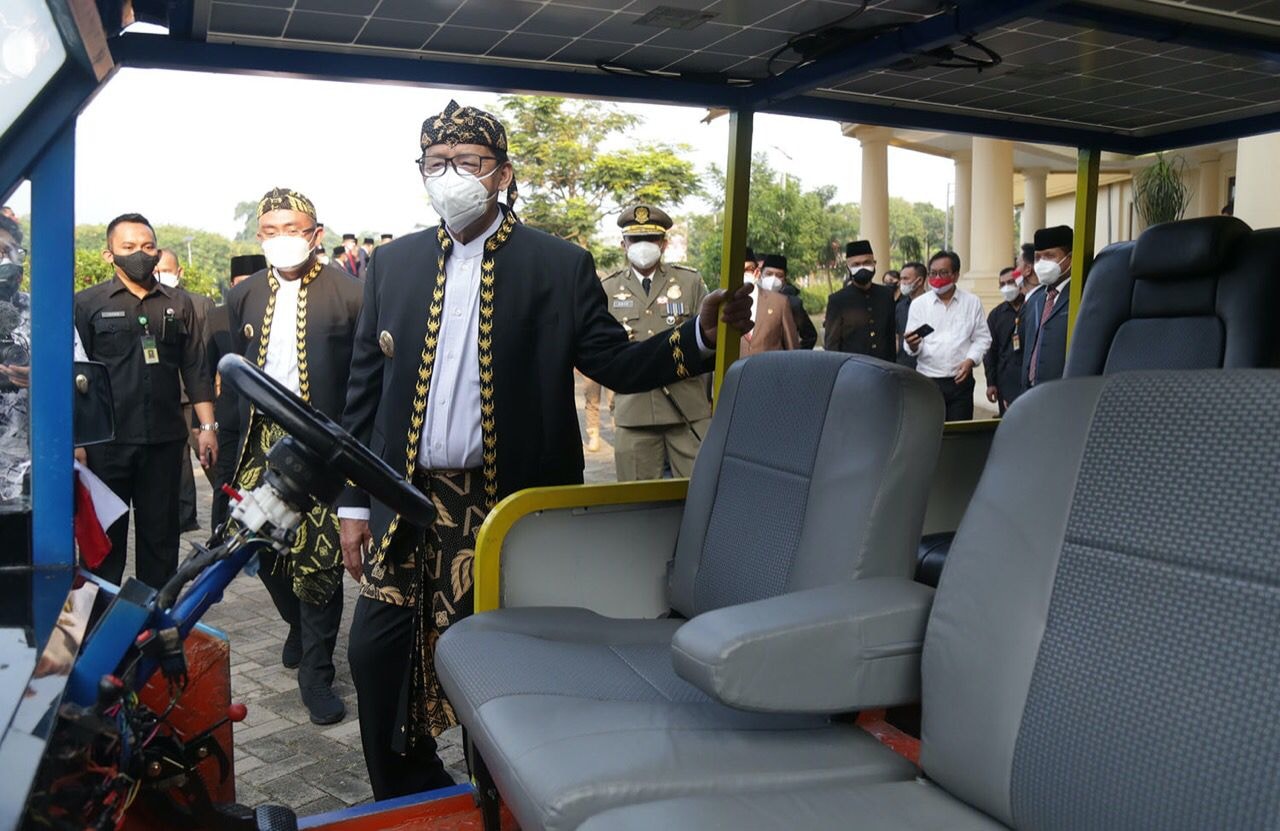 Gubernur WH Terima Mobil Listrik Karya Siswa SMKN 4 Pandeglang