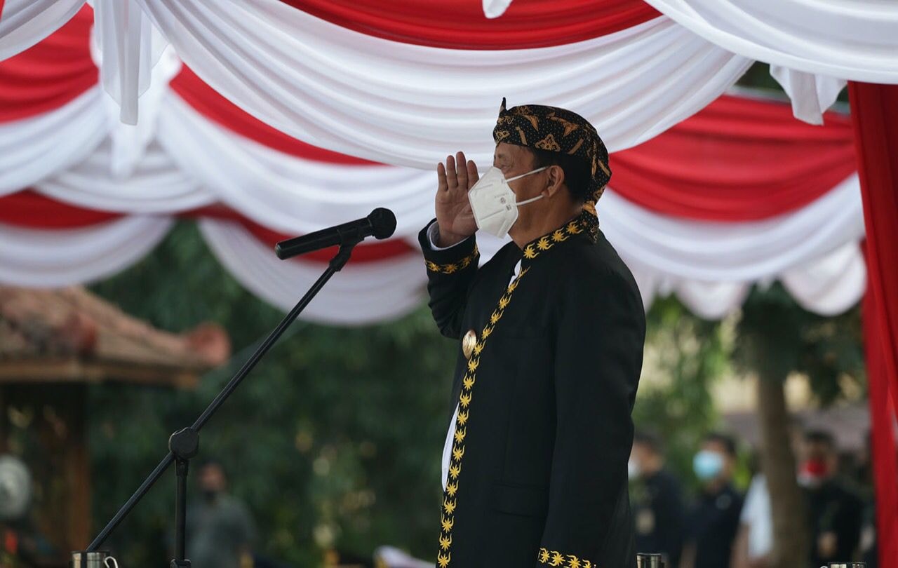 Presiden Jokowi Pakai Baju Adat Baduy  Gubernur Banten : Ada Sistem Nilai Masyarakat Baduy Yang Bisa Dicontoh