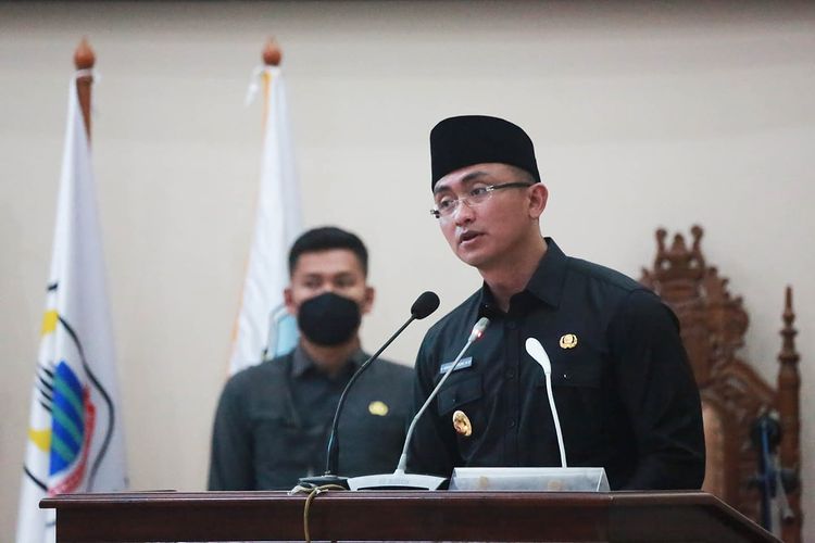 Rapat paripurna DPRD Banten mengesahkan Rancangan Perda tentang Fasilitasi Penyelenggaraan Pesantren menjadi perda