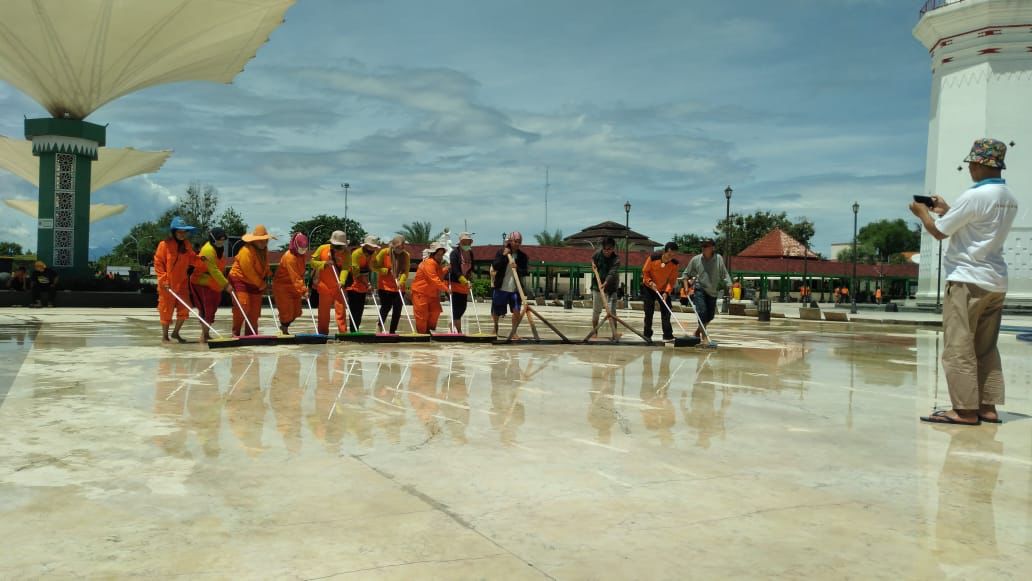 Bersihkan Banten Lama, Pemprov Banten Turunkan 90 Personil