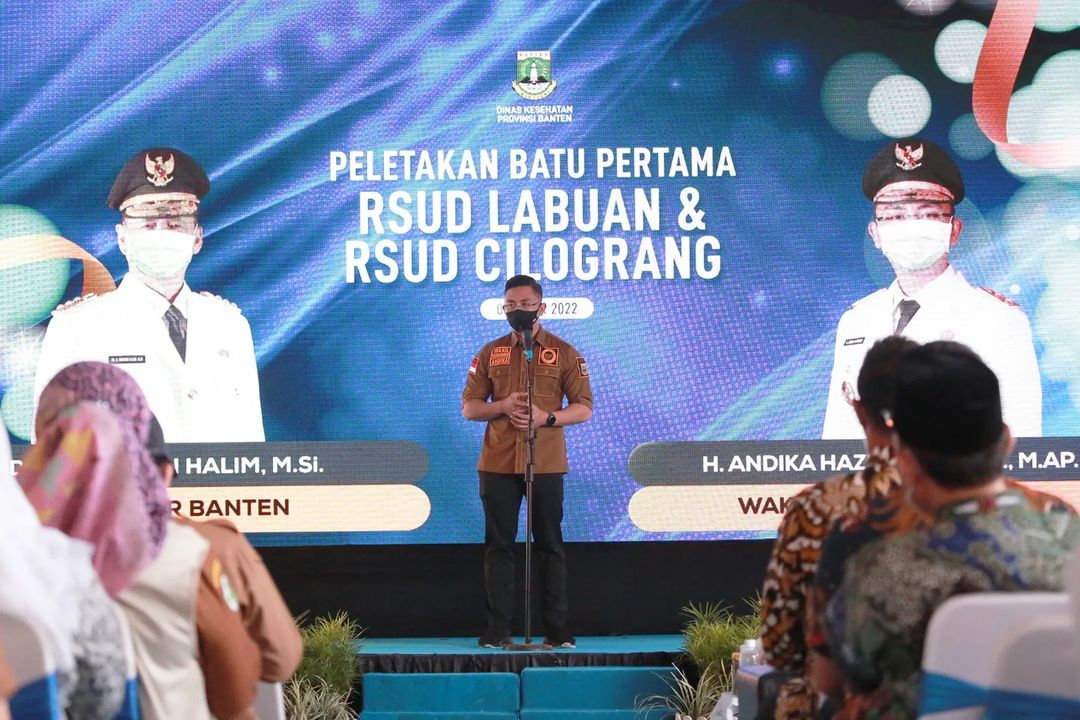 Wakil Gubernur Andika Hazrumy melakukan peletakan batu pertama pembangunan RSUD Labuan dan RSUD Cilograng