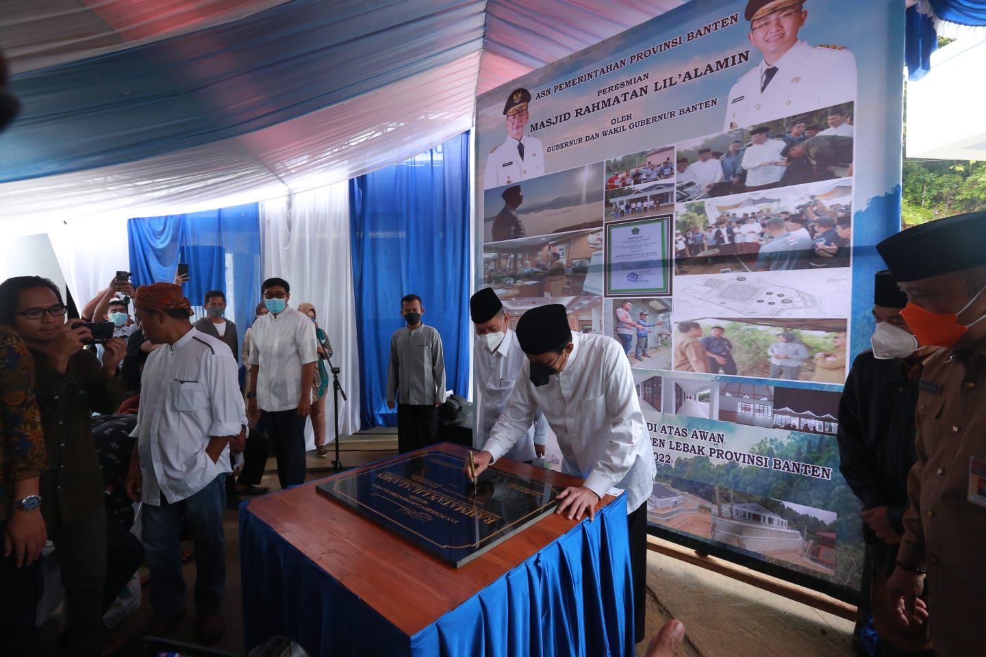 Gubernur WH Resmikan Masjid Rahmatan Lil'alamin Negeri Di Atas Awan Kabupaten Lebak