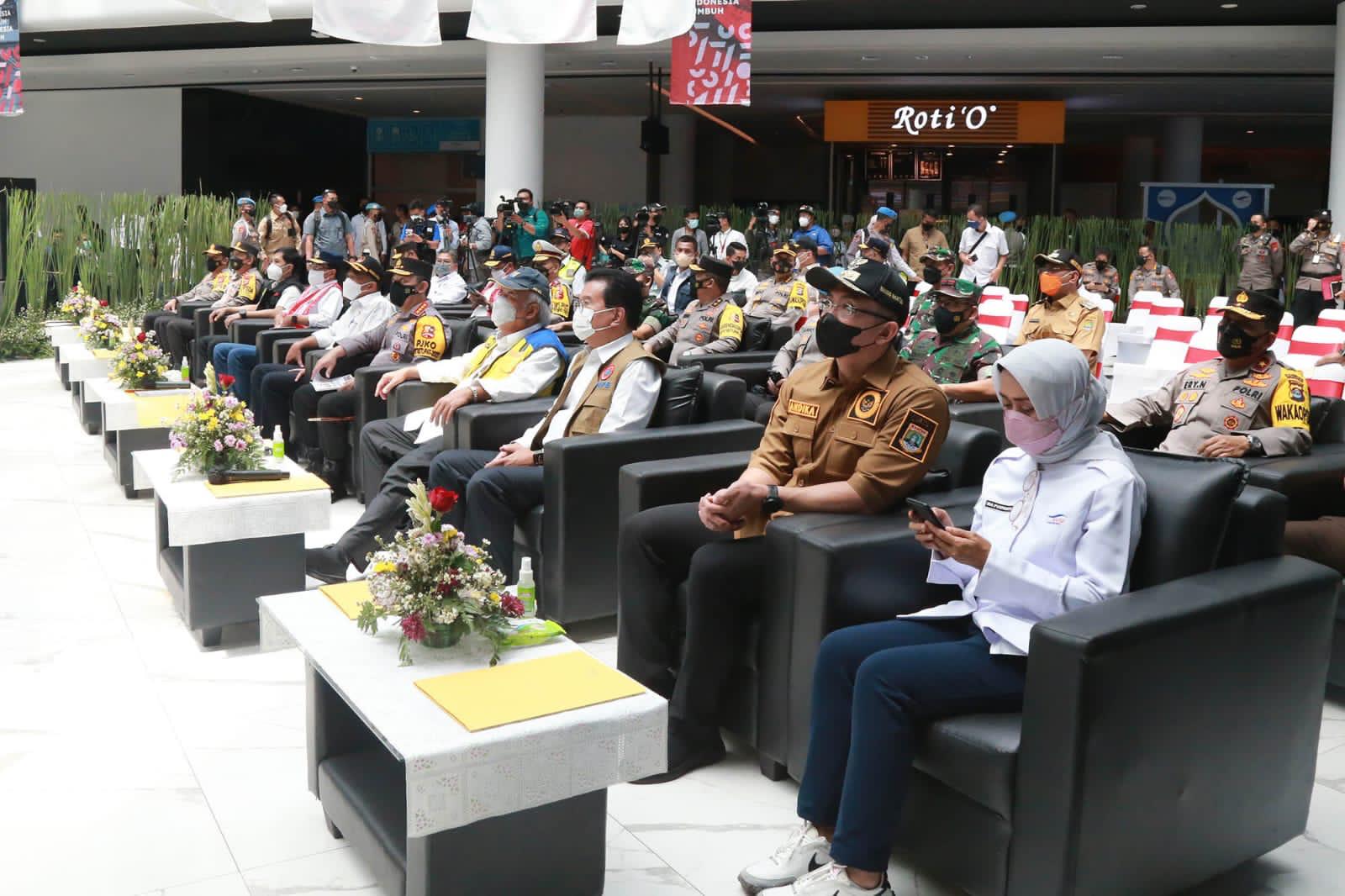 Wagub Andika Dampingi Kapolri & Anggota Kabinet Tinjau Kesiapan Mudik di Pelabuhan Merak