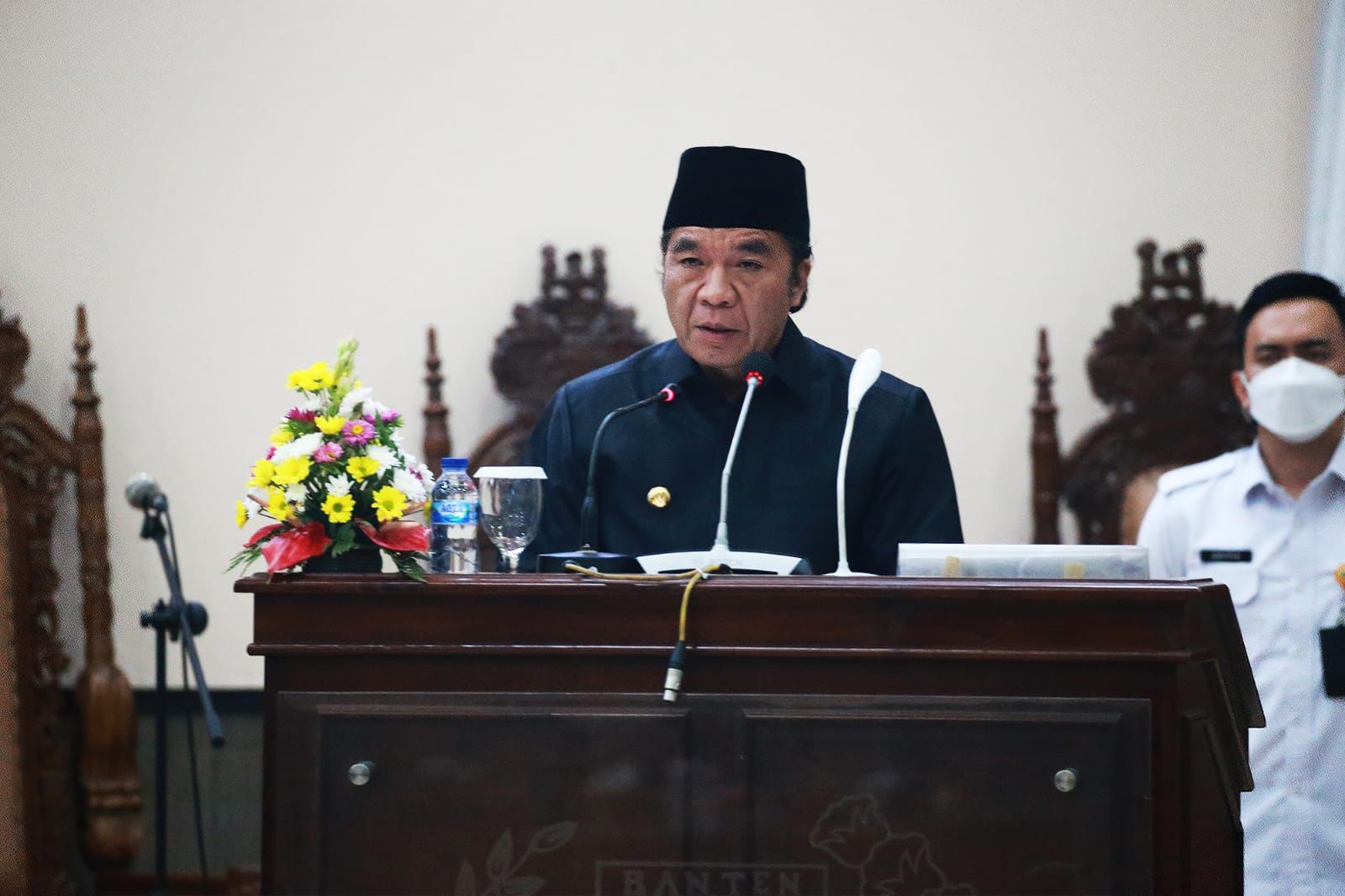 Al Muktabar Menyampaikan Raperda Pertanggungjawaban APBD Provinsi Banten TA 2021 Dalam Rapat Paripurna DPRD Banten