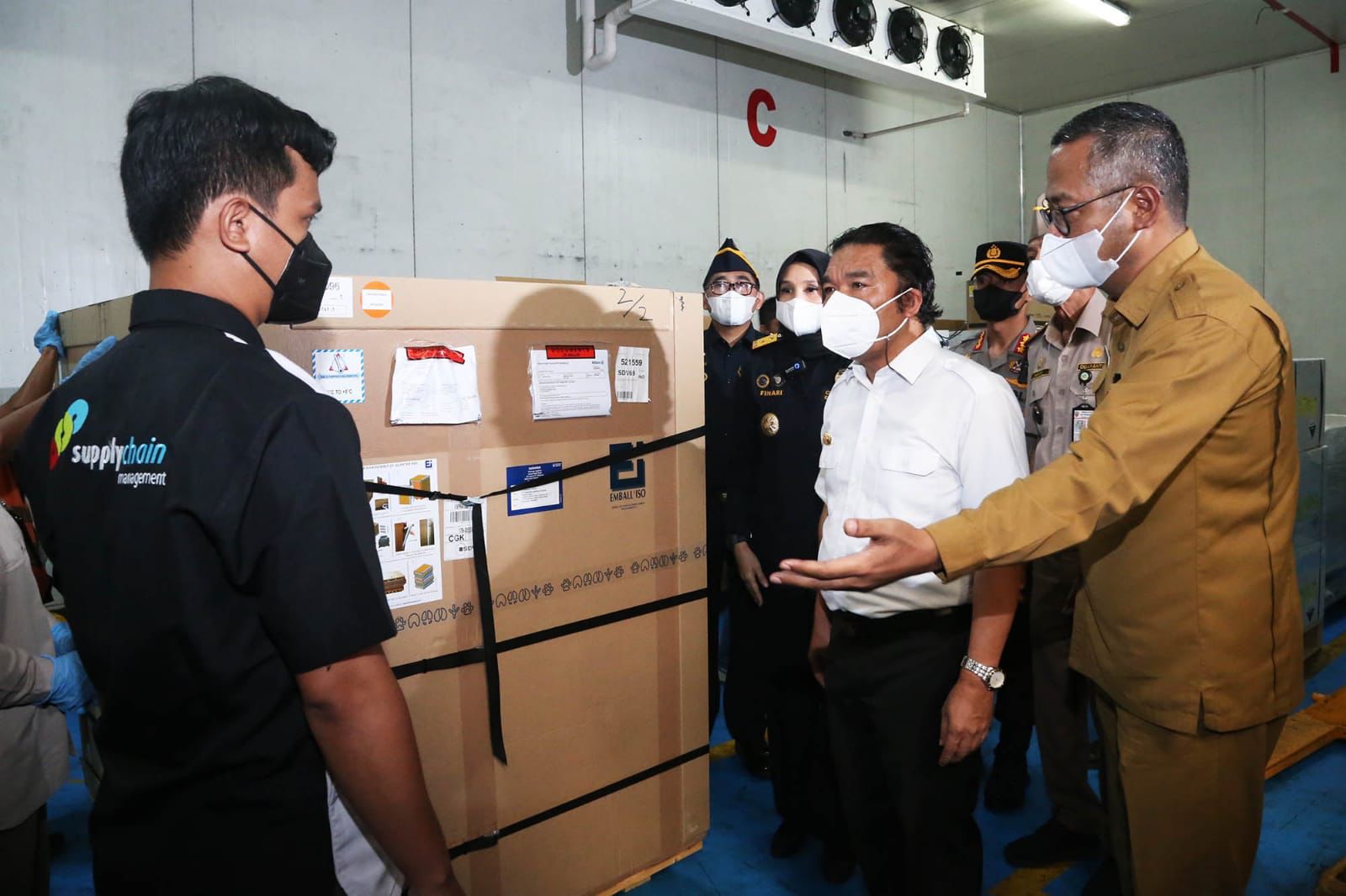 Kawal Ketibaan Vaksin, Pj Gubernur Banten Al Muktabar: Pemerintah Hadir dan Serius Tangani PMK