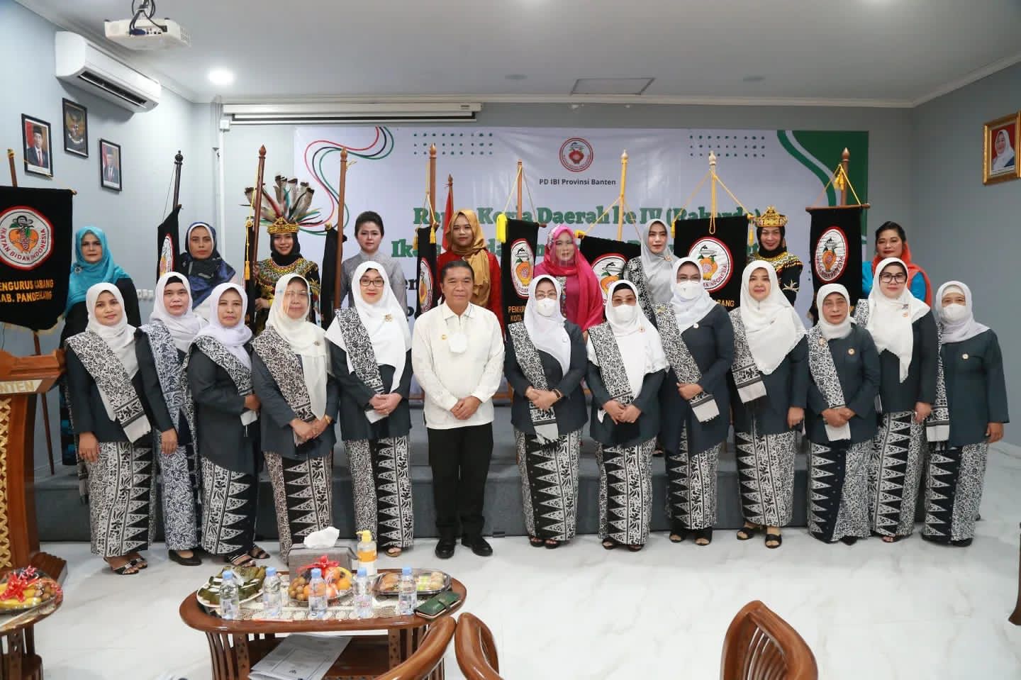 Pj Gubernur Al Muktabar Membuka Rakerda IV PD Ikatan Bidan Indonesia Provinsi Banten Tahun 2022