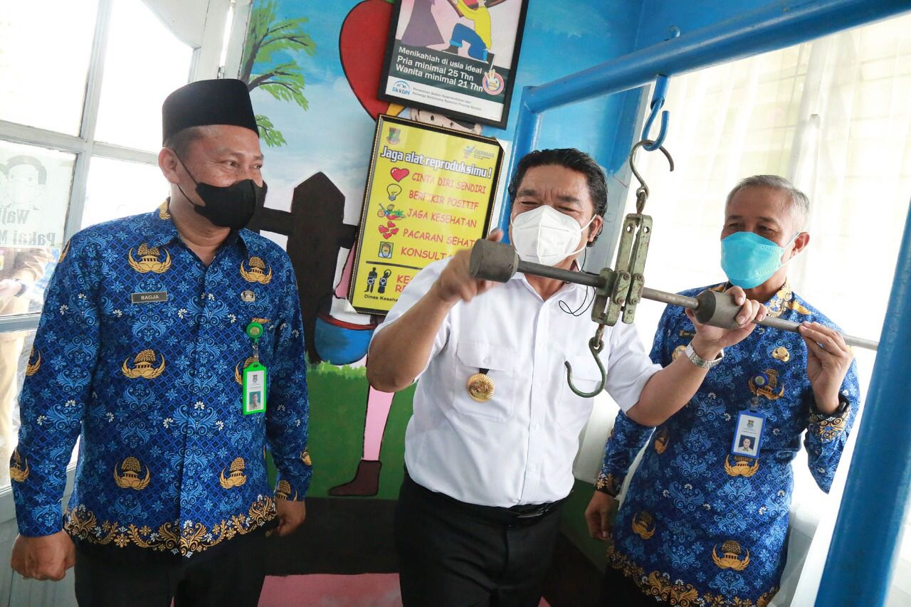 Terjun ke Desa, Pj Gubernur Banten Pastikan Program Penanganan Stunting Berjalan Baik