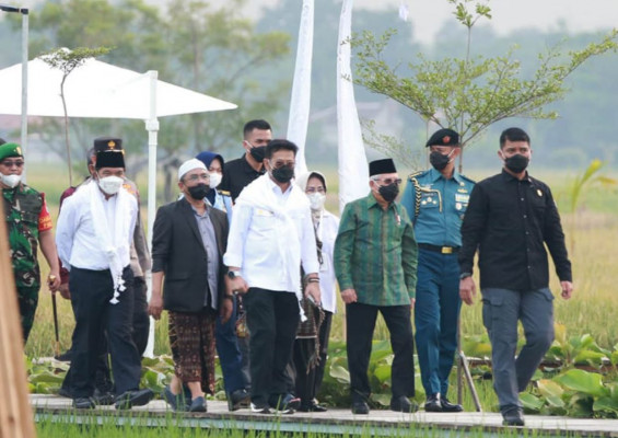 Pj Gubernur Al Muktabar Dampingi Wapres KH Ma'ruf Amin Meresmikan Agroeduwisata Guler Nature Farm