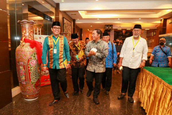 Pj Gubernur Banten Al Muktabar Berikan Dukungan dan Semangat Kepada Kafilah Provinsi Banten