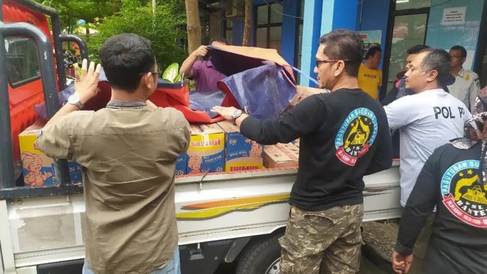 Paguyuban Sumedang Larang Serahkan Bantuan untuk Korban Banjir di Bayah Kab. Lebak