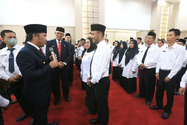 Pj Gubernur Banten Al Muktabar Lantik 96 Kepala Sekolah dan 58 Pengawas Sekolah