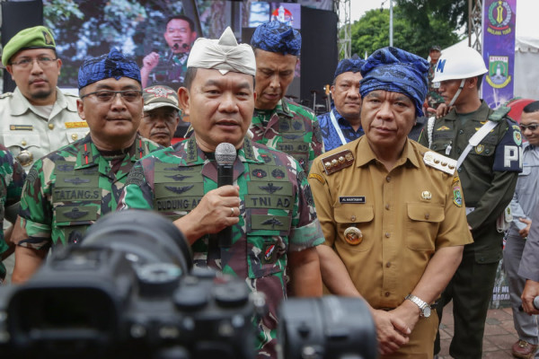 Basis Ekonomi Masyarakat, Pj Gubernur Al Muktabar: Pemprov Banten Terus Giatkan UMKM dan Produk Lokal