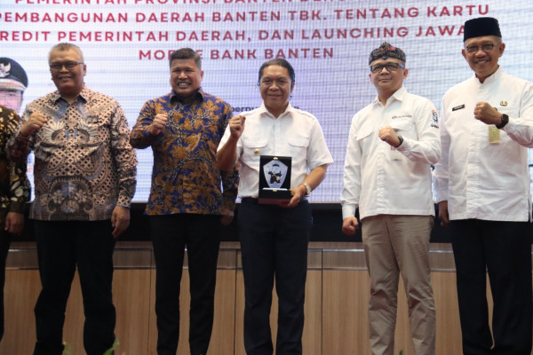 Pj Gubernur Al Muktabar Luncurkan Jawara Mobile Bank Banten