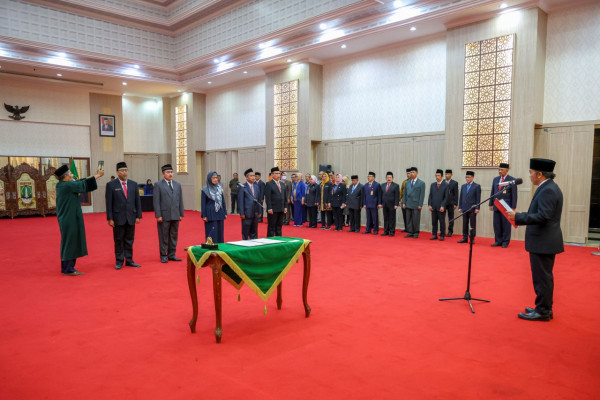 Pj Gubernur Banten Al Muktabar Lantik Lima Pejabat Fungsional