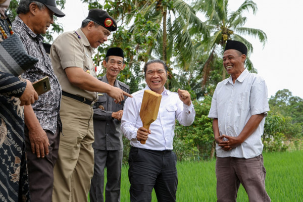 Cegah Sengketa Lahan, Pj Gubernur Al Muktabar Ajak Masyarakat Pasang Patok Tanah