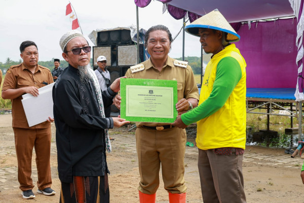 Panen Raya Padi, Pj Gubernur Banten Al Muktabar: Petani Adalah Pahlawan Kita