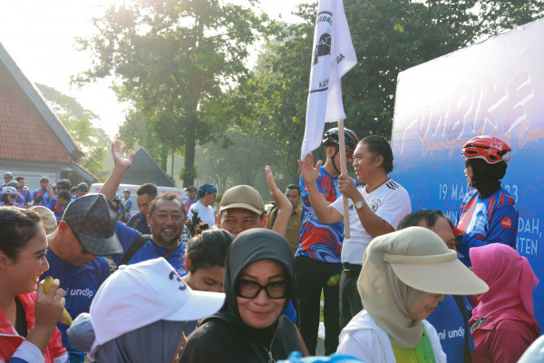 Kendalikan Inflasi, Pj Gubernur Banten Al Muktabar Kampanyekan Gerakan Bangga Berwisata di Indonesia dan Bangga Buatan Indonesia