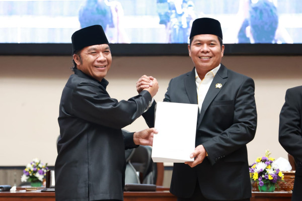 Sampaikan Pengantar LKPJ Tahun 2022, Pj Gubernur Al Muktabar: Capaian Provinsi Banten Cukup Baik dan Optimal