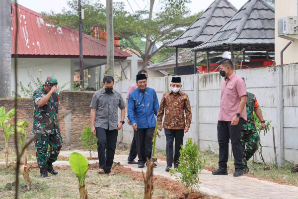 Sambut Kepulangan Wapres, Pj Gubernur Al Muktabar Laporkan Sejumlah Capaian