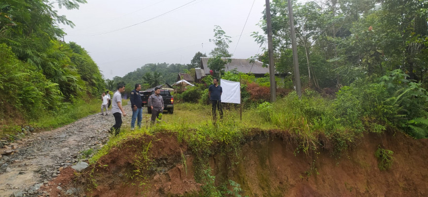 Pemprov Banten Segera Tangani Titik Longsor Ruas Jalan Ciparay-Cikumpay