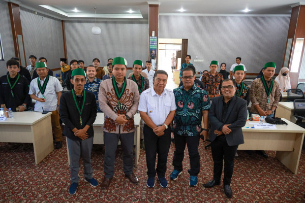 Pj Gubernur Banten Al Muktabar Ajak Mahasiswa Maksimalkan Momentum Bonus Demografi