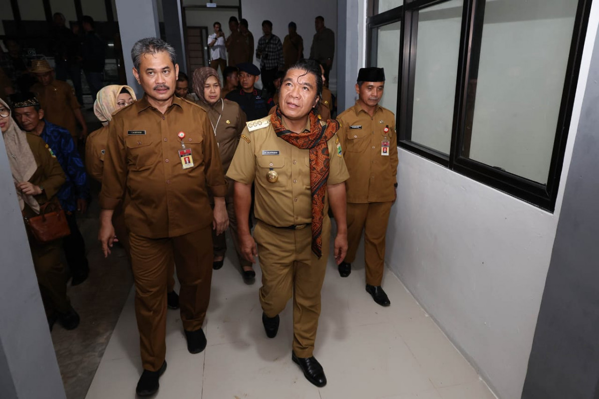 Pj Gubernur Banten Al Muktabar Tinjau Sarana dan Prasarana SMKN 1 Curugbitung Kabupaten Lebak