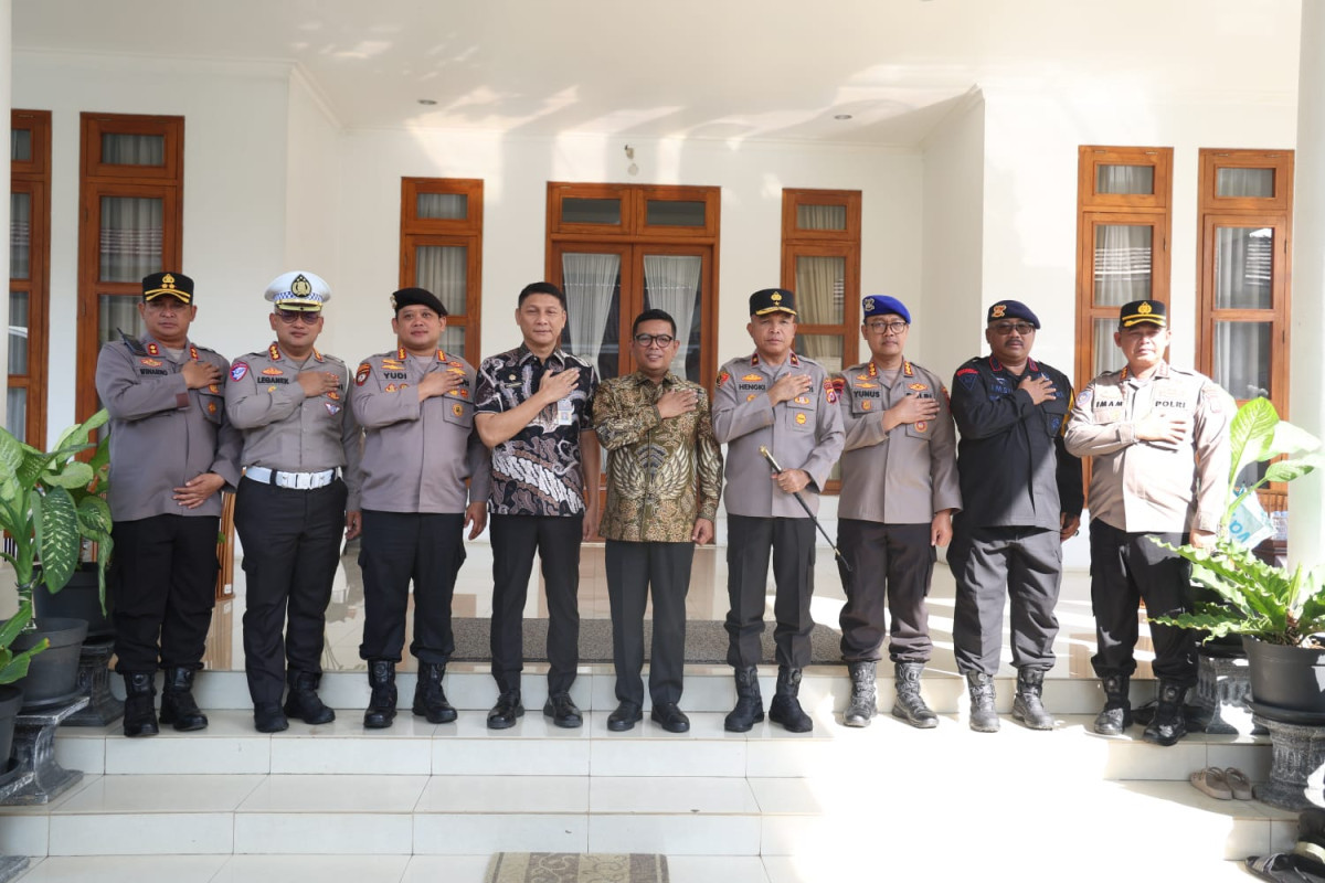 Penuh Keakraban, Gubernur Banten Andra Soni Sarapan Bareng Kapolda Banten