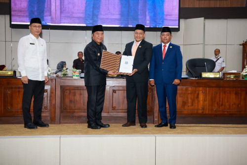 Pj Gubernur Banten Al Muktabar: Usulan Raperda Penanaman Modal Untuk Iringi Dinamika Perubahan Peraturan