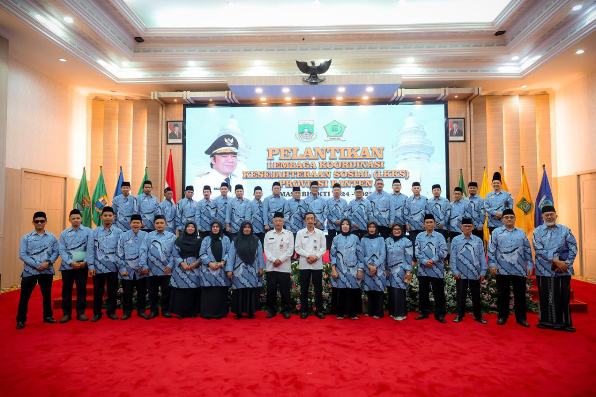 Pj Sekda Usman Asshiddiqi Qohara Lantik Pengurus LKKS Provinsi Banten Periode 2024-2029