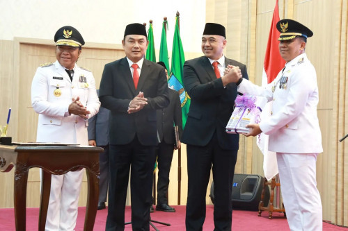 Pj Gubernur Banten Al Muktabar Lantik Pj Bupati Tangerang