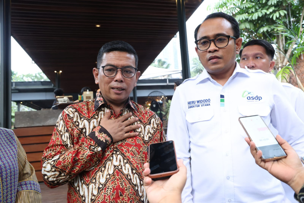 Silaturahmi Dengan Dirut ASDP, Gubernur Banten Andra Soni Bahas Pengembangan Pelabuhan Penyeberangan Merak