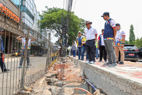 Tinjau Rehabilitasi Drainase, Pj Gubernur Banten Al Muktabar: Pelayanan Untuk Kelancaran Aktivitas Masyarakat