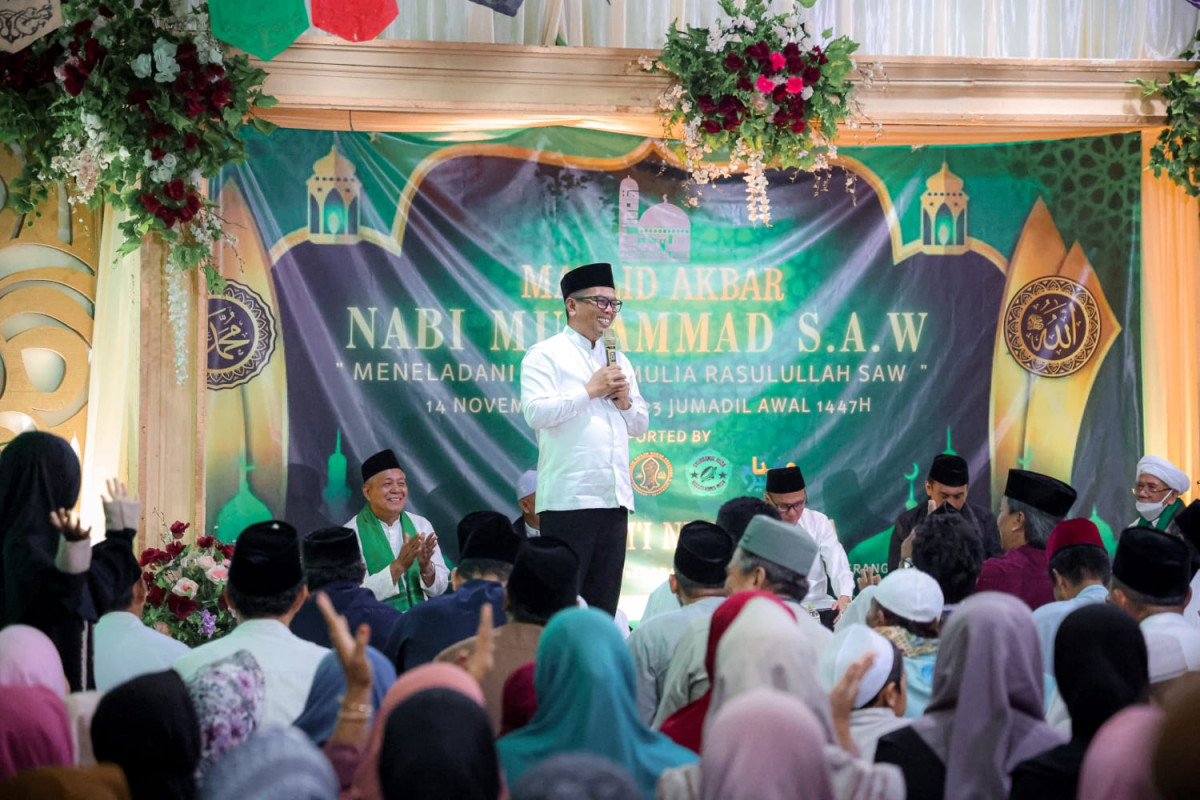 Hadiri Maulid, Gubernur Andra Soni Sampaikan Fokus Program ke Masyarakat