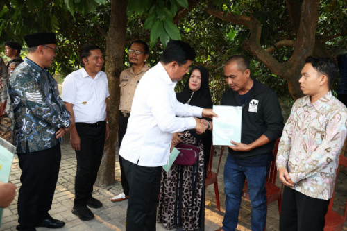 Pj Gubernur Banten Al Muktabar: Sertipikat PTSL Jadikan Masyarakat Produktif