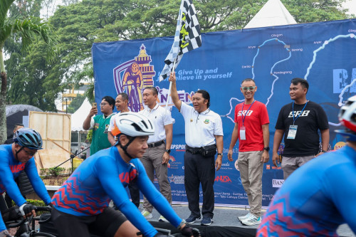 Pj Gubernur Al Muktabar Lepas Peserta Sepeda Tour de Banten 2023