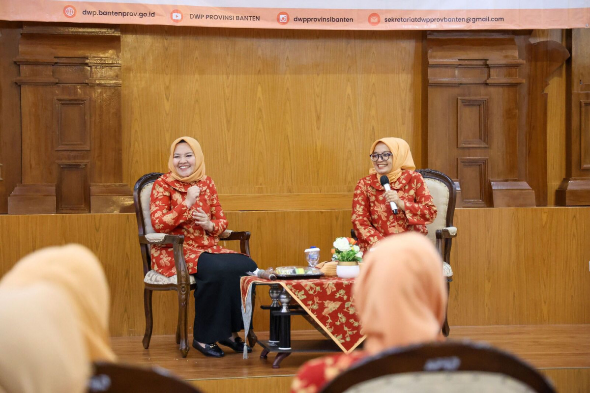 Ketua DWP Banten Tine Al Muktabar: Pola Asuh Tepat dan Disiplin Hindarkan Anak Kecanduan Gadget dan Internet