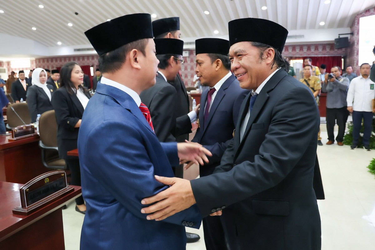 Hadiri Penetapan Pimpinan DPRD Kota Tangerang, Pj Gubernur Banten Al Muktabar : Prioritaskan Layanan Dasar