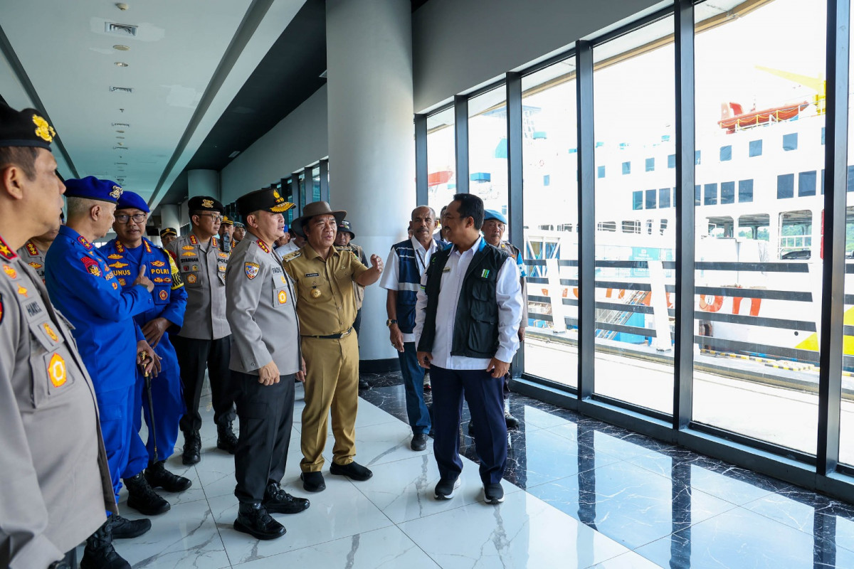 Pj Gubernur Banten Al Muktabar Dampingi Menkes dan Kabaharkam Polri Tinjau Arus Mudik Lebaran 2024