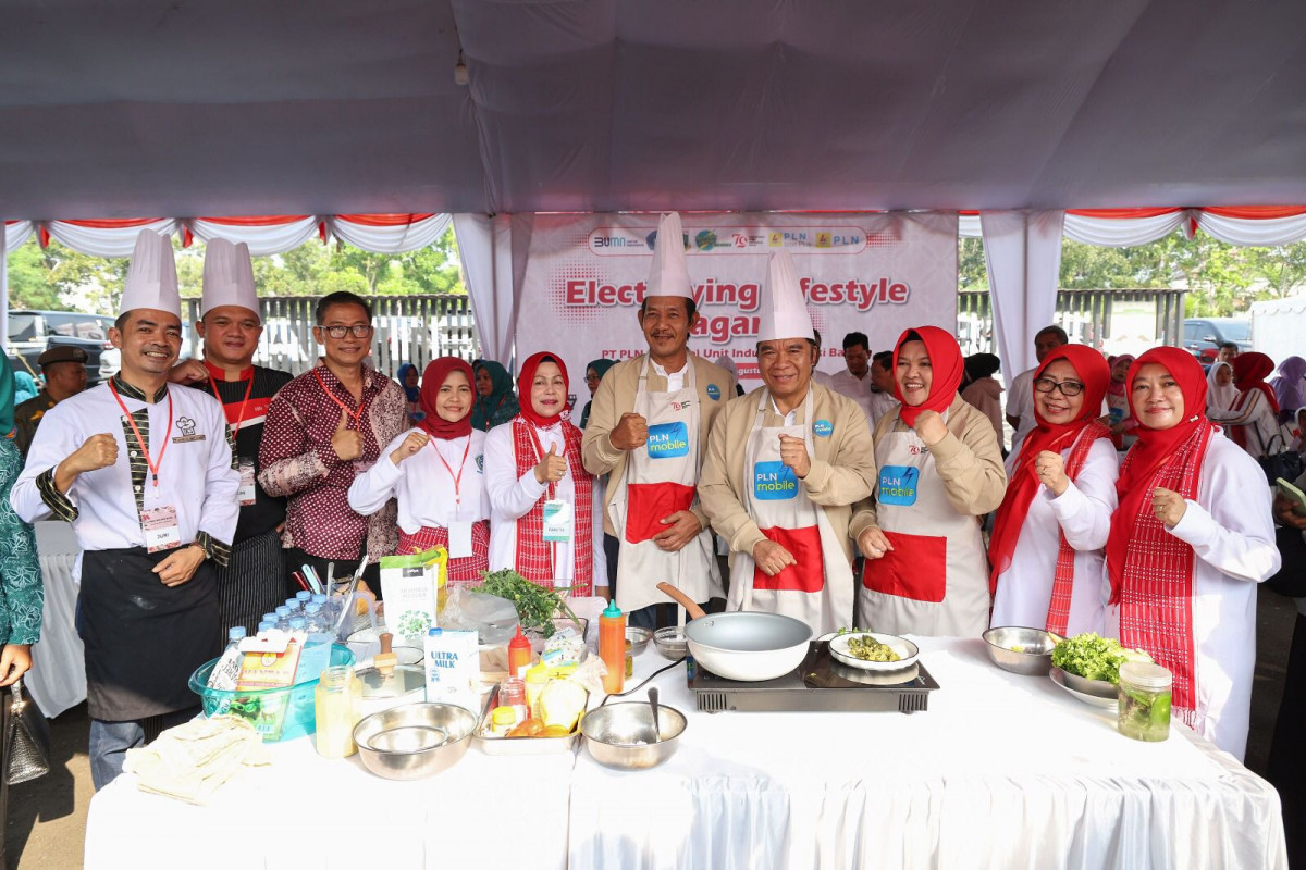 Buka Lomba Kreasi Masakan, Pj Gubernur Al Muktabar Tampilkan Olahan Makanan Bergizi Berbasis Pangan Lokal